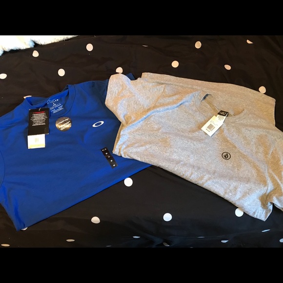 Oakley and volcom men’s shirts - Picture 1 of 3